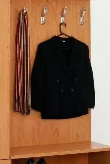 Klasický věšákový panel se čtyřmi háčky, dekor ořech dijon