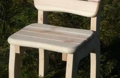 Tvarovaná zahradní židle masiv BURG