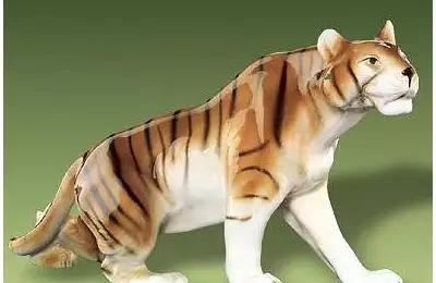 Porcelánová figura dlouhá 43 cm Tygr