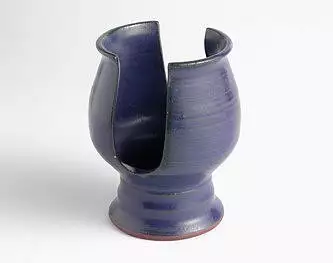 Originální ubrouskovník z vysoce ozdobně užitkové keramiky