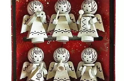 Přírodní vánoční dekorace s motivem andělíčků 