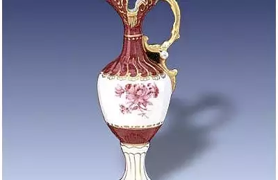 Figurální a ozdobný porcelán o výšce 17 cm Váza amfora jednouchá II