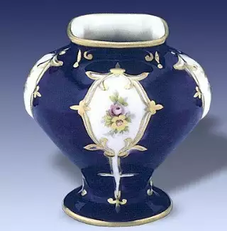 Ručně vyráběná porcelánová figura Váza IX