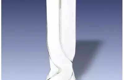 Bílá figura z porcelánu vysoká 27,5 cm Váza Jona vysoká