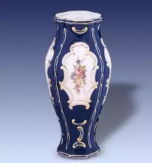 Dekorativní porcelánová figura vysoká 17 cm Váza ozdobná