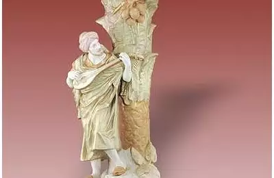 Figurální a ozdobný porcelán o výšce 97 cm Váza s Arabem
