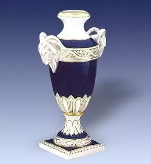 Figura z porcelánu vážící 800 gramů Váza s úchytkami