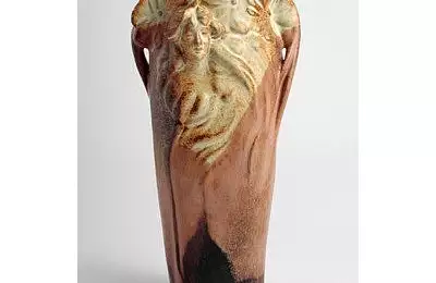 Secesní váza z ozdobně užitkové keramiky 