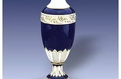 Unikátní porcelánová figura vysoká 28 cm Váza VI
