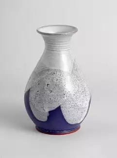 Baňatá vázička z užitkové keramiky s možností výběru barvy