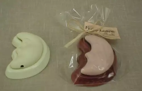 Originální vonný měsíc s miskou o rozměru 9x7 cm