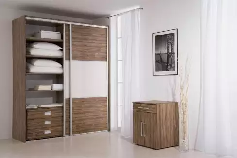 Stylová vestavná skříň s velkým úložným prostorem do ložnice