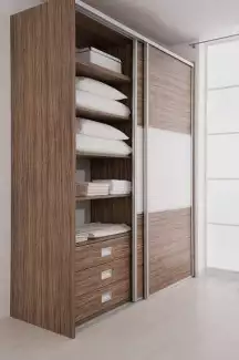 Vestavná skříň s kombinací dekorů lamina Matěj