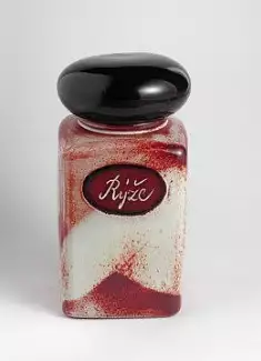 Originální hranatá zásobnice v různých barvách