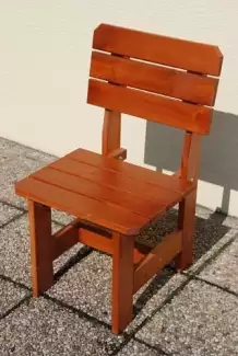 Židle na zahradu lakovaná odstínem teak