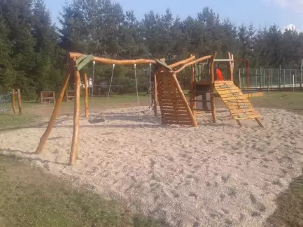 Velké dětské houpačky s prolézačkami
