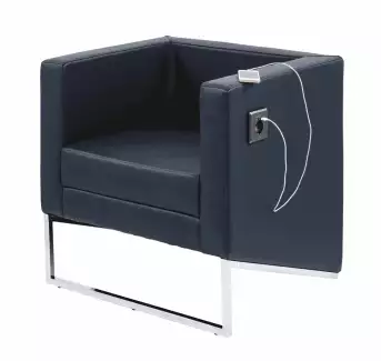 Víceúčelové sofa s integrovanou zásuvkou a odkládací plochou Aka