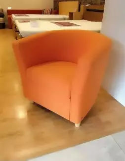 Čalouněné křeslo půlkruhového typu Zdeněk SKLADEM