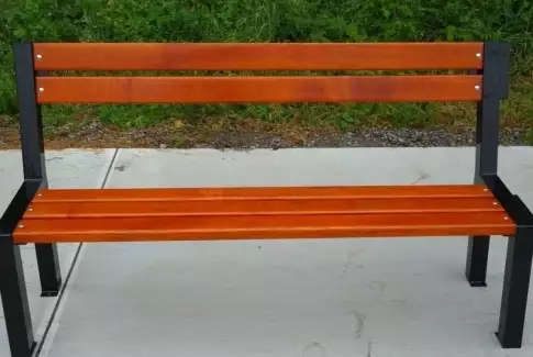 Kovová parková lavička s opěradlem v moderním designu Zita I