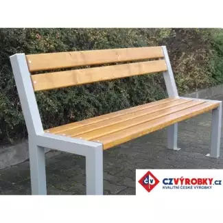 Venkovní seniorská lavička s vyšší polohou sedáku Lomas