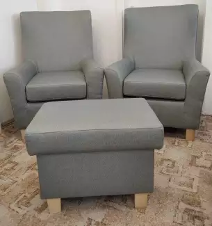 Seniorské vyšší křeslo s ušima, skladem 2ks s taburetem