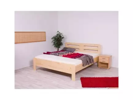Manželská postel vyrobená z kvalitního smrkového masivu Kateřina