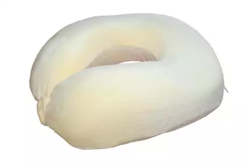 Praktický a pohodlný krční polštář z paměťové pěny Vítek