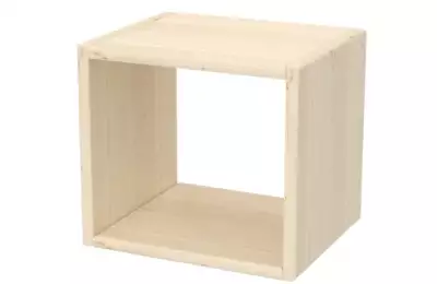 Závěsná skříň různých velikostí z kvalitního dřeva