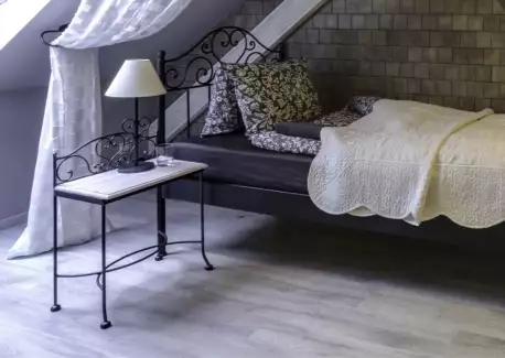 Kovové romantické jednolůžko verze kanape Martina