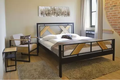 Kovová dvoulůžková postel v moderním designu v různých provedeních David