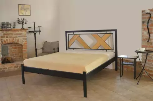 Kovová dvoulůžková postel v moderním designu ve verzi kanape David 
