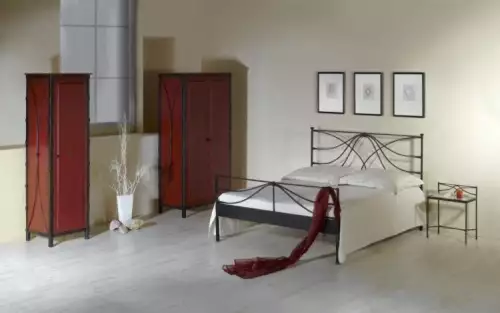 Kovová elegantní postel s kvalitní povrchovou úpravou v různých rozměrech Karolína