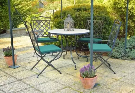 Elegantní kovový zahradní stůl s ochranou vrstvou s různými deskami Emil
