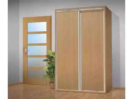 Moderní šatní skříň s posuvnými dveřmi v mnoha barevných variantách Luisa