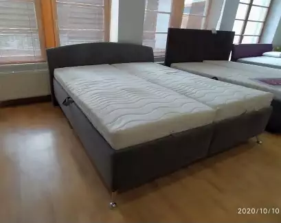Kvalitní čalouněné dvojlůžko s pohodlným čelem Mirka SKLADEM