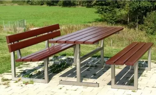 Lehká zahradní souprava s ocelovou konstrukcí stolu a laviček Petr