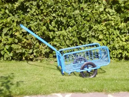 Jednoduchý, malý, lehký ruční modrý vozík do 50 kg