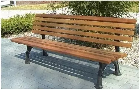 Litinová lavička odolná vůči korozi s masivním smrkovým dřevem Smart