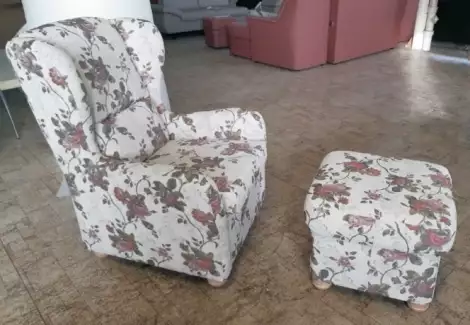 Ušák křeslo s podnožkou skladem!