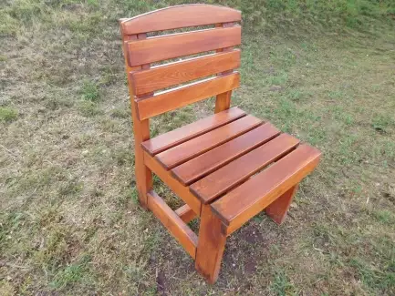 Pevná masivní židle do zahrady, pergoly, na terasu i gastronomii